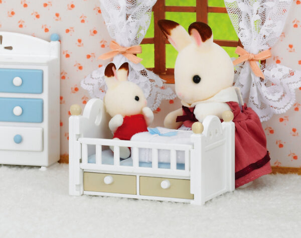 Sylvanian Families: Έπιπλα & Μωρό Chocolate Rabbit - Image 2